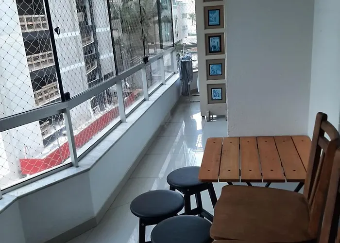 Meia Praia - Apartamento Com Sacada Ampla E Churrasqueira, Proximo A Praia E A Avenida Principal.