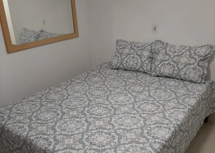 Meia Praia - Apartamento Com Sacada Ampla E Churrasqueira, Proximo A Praia E A Avenida Principal.
