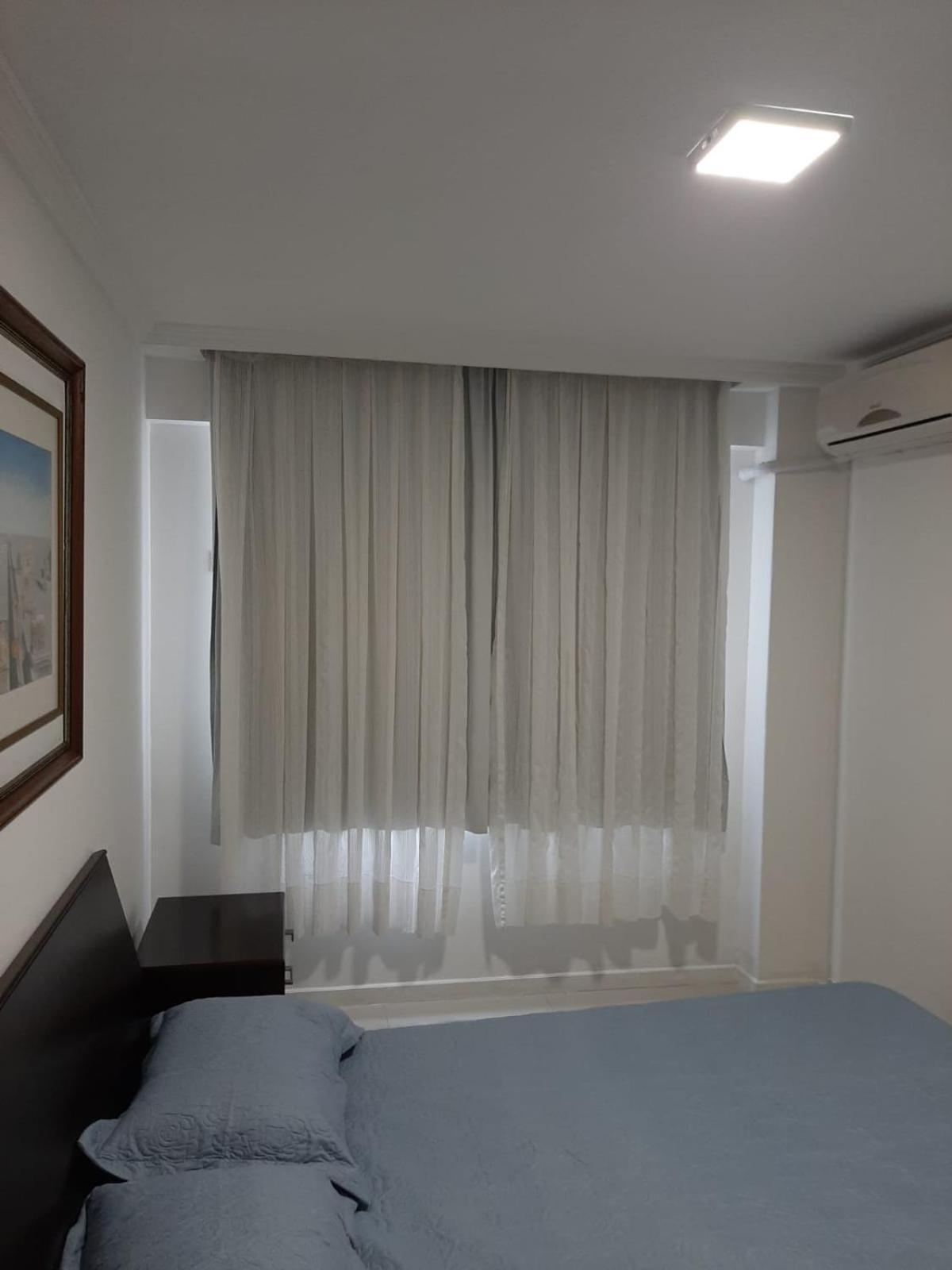 Apartamento Meia - Com Sacada Ampla E Churrasqueira, Proximo A E A Avenida Principal.